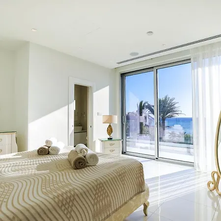 Βίλα Palace Of Mediterranean Beachfront *